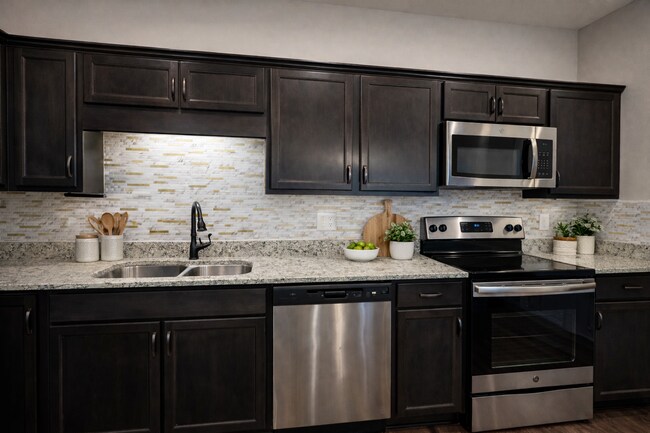 Building Photo - Modern 3 Bedroom Townhome in Prime Location