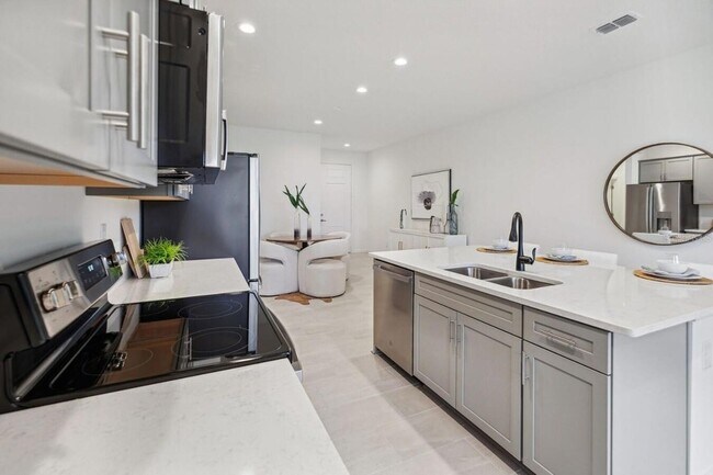 Building Photo - 3462 Caravelle St