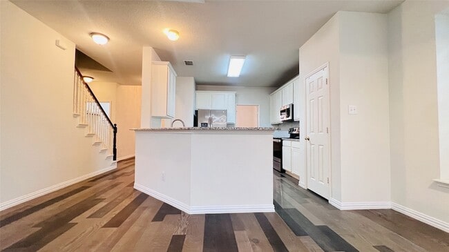 Building Photo - 818 Green Pond Dr