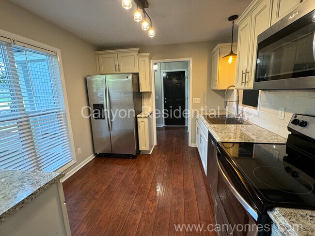 Building Photo - 7104 Old Castle Dr