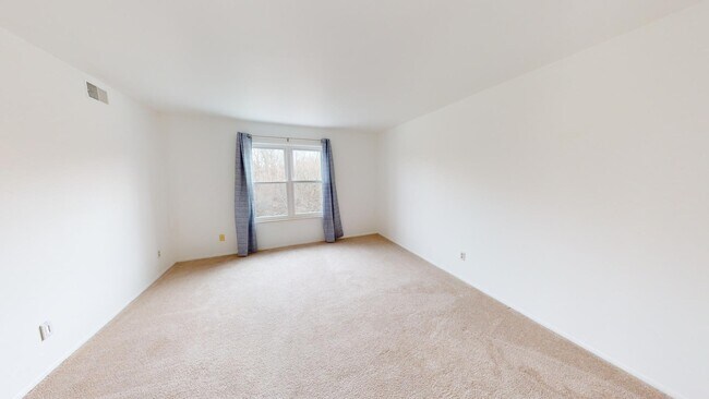 Building Photo - 2221 S Huron Pkwy