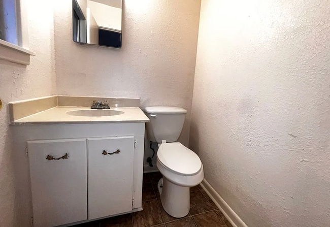 Building Photo - 504 Redwater Rd