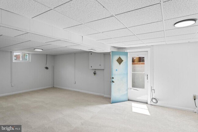 Building Photo - 2521 Fairhill Dr