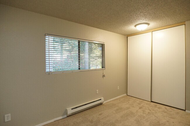 Building Photo - 25046 Lake Fenwick Rd