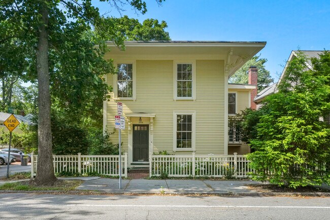 Building Photo - 259 Mt Auburn St