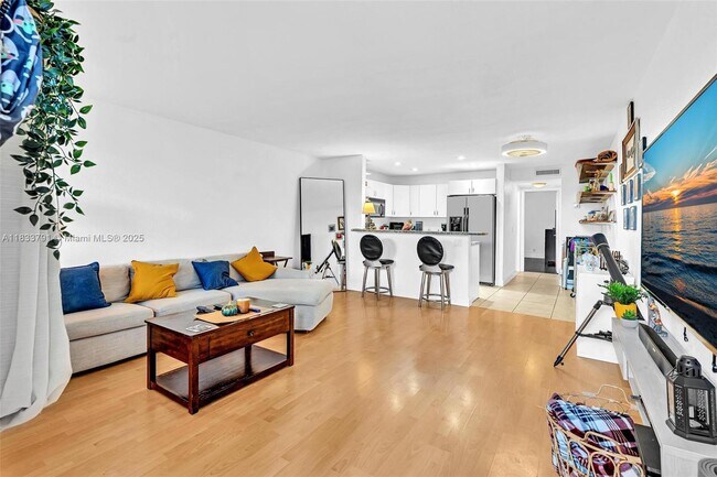 Primary Photo - 2715 NE 49th St