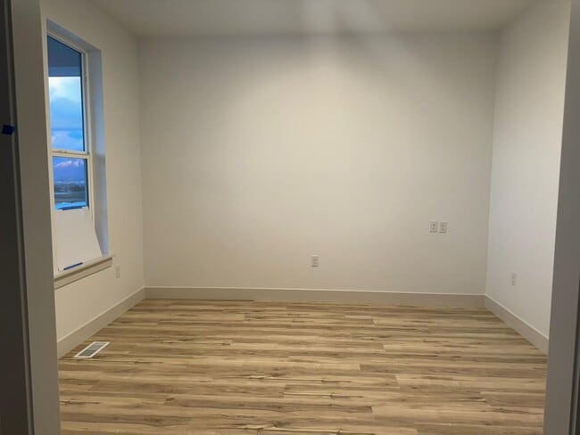 Building Photo - 4413 W Fall Rdg Ln