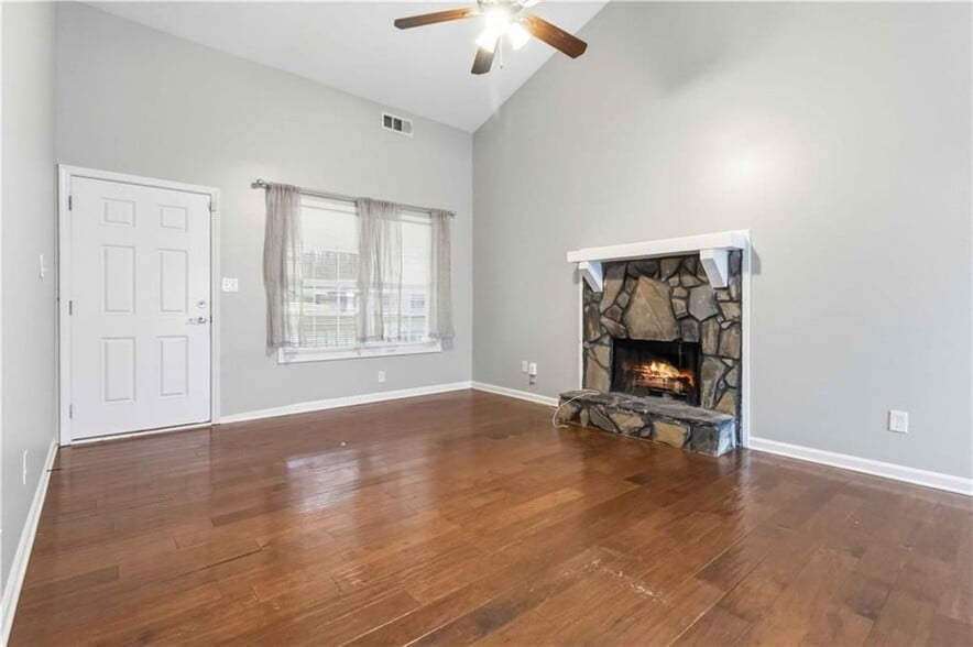 Building Photo - 442 Booth Cir SW