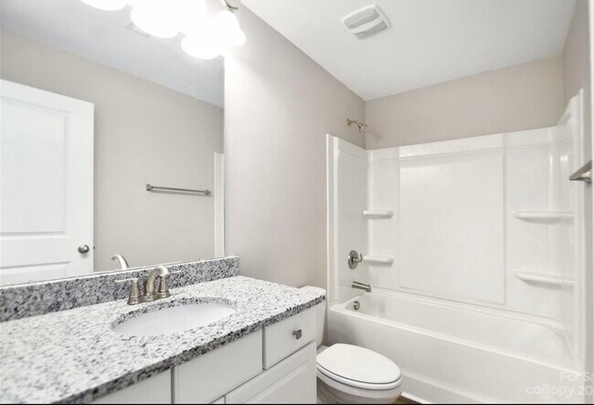 Building Photo - 905 Klondale Ave