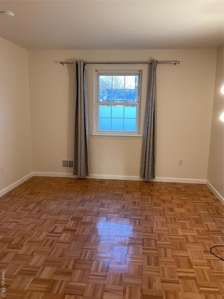 Building Photo - 430 Somerset Dr