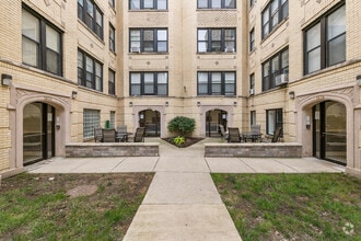 Building Photo - 3639 W Dickens Ave
