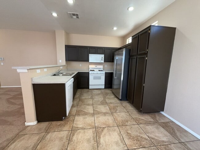 Building Photo - This is where comfort and style meet - This spacious 3-Bedroom, 2.5 bath home is waiting to be ca...