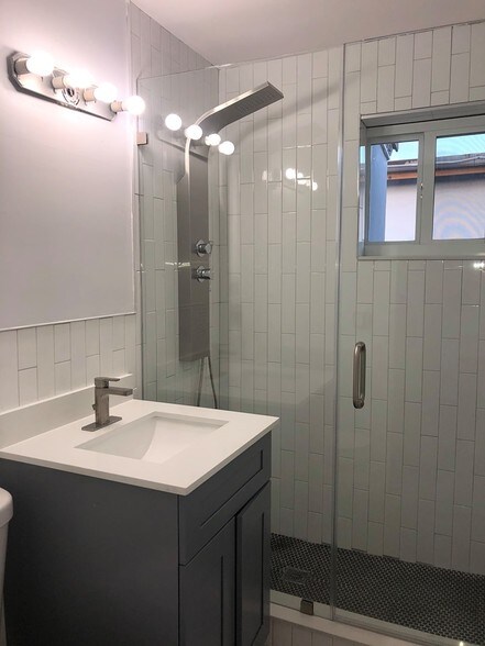 Building Photo - 52 E 17th St