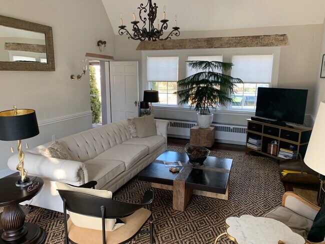 Building Photo - 9 Red Cross Ter