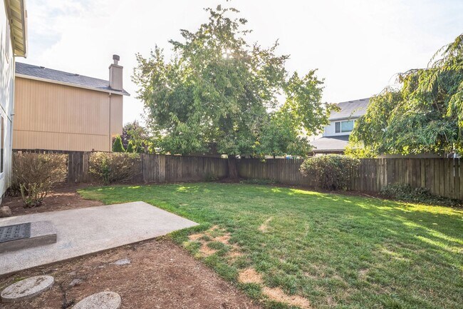 Building Photo - 3114 SE Tumblestone Dr