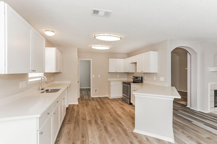 Building Photo - 8132 Fox Chase Dr