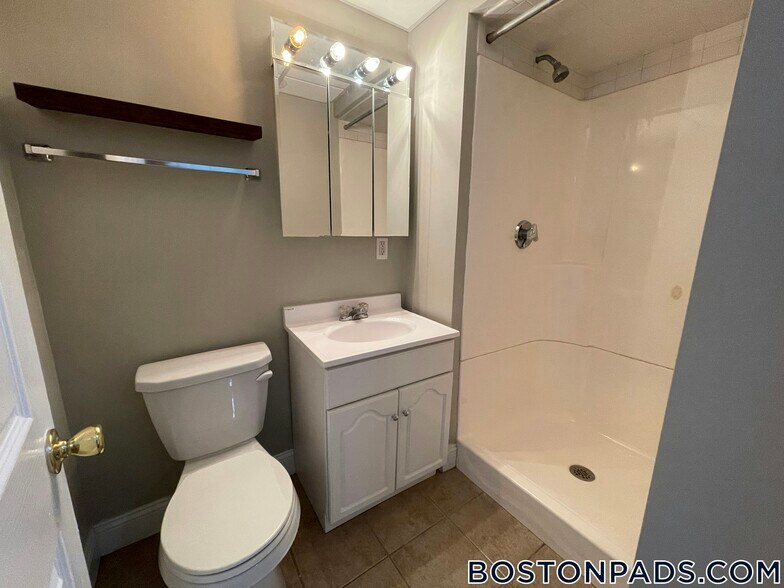 Building Photo - 250 Newbury St