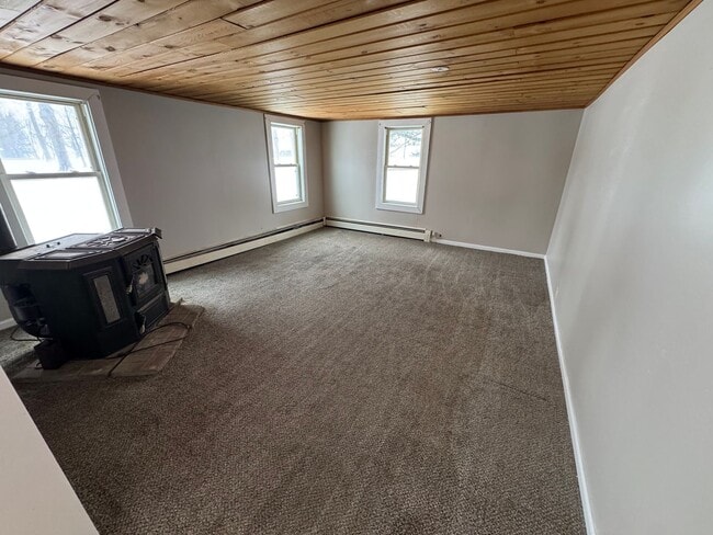 Building Photo - 5 bedroom house