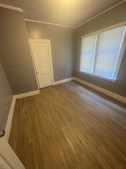 Building Photo - 11344 Belleterre Ave