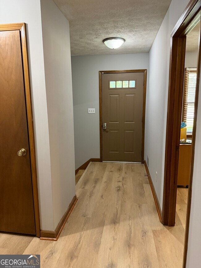 Building Photo - 8282 Dawn Dr