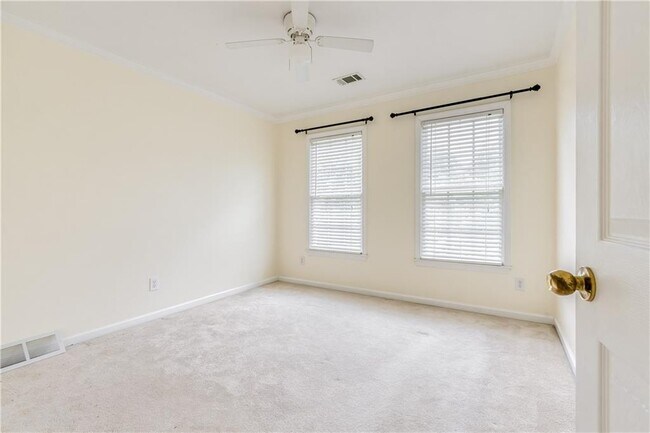 Building Photo - 2232 Woodbriar Dr