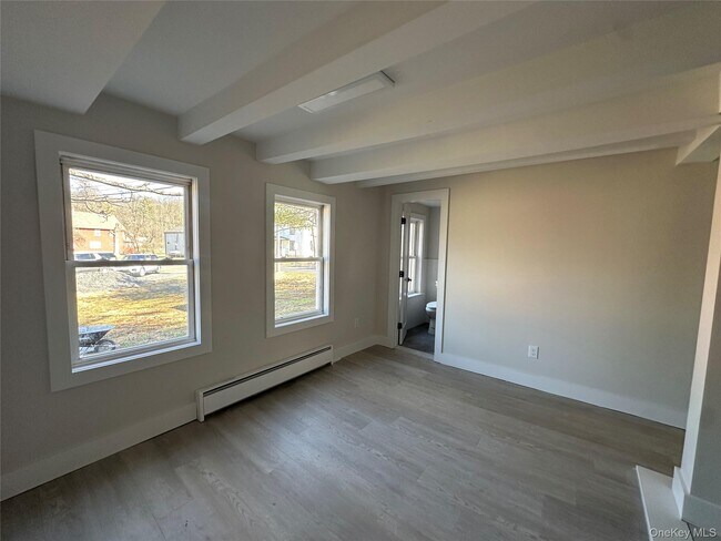 Building Photo - 1445 Burlingham Rd