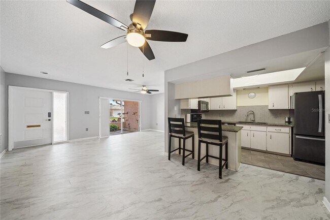 Building Photo - 5428 Larchmont Ct