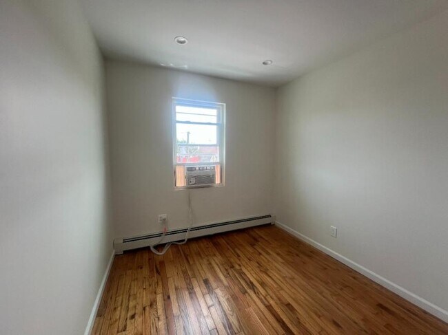 Building Photo - 3 bedroom in WOODSIDE NY 11377