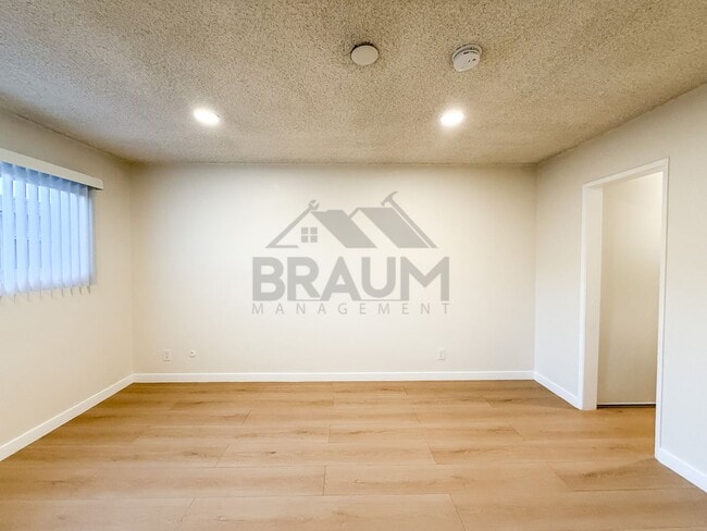 Building Photo - 6041 Whitsett Ave