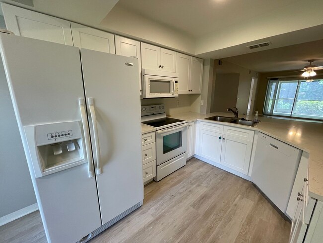 Building Photo - ANNUAL RENTAL - PINE HAVEN-2 BED/2 BATH --...
