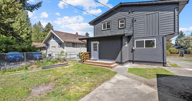 Building Photo - Remodeled 5BR Vintage Gem in Prime West Se...