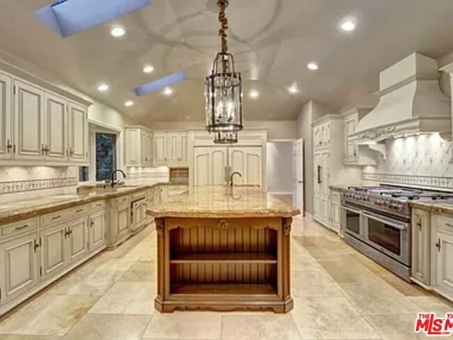 Building Photo - 1681 Stone Canyon Rd