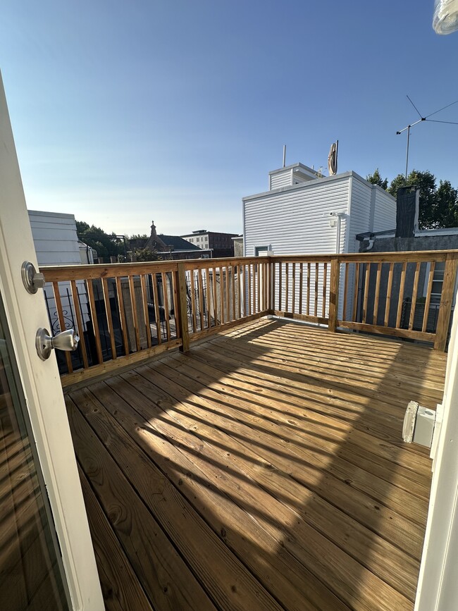 Building Photo - 1022 Carpenter St