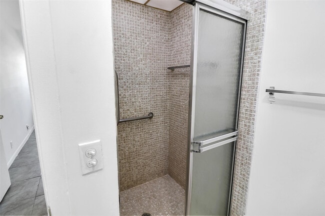 Building Photo - 580 Normandy Ln