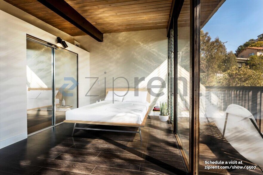 Building Photo - 7912 Willow Glen Rd