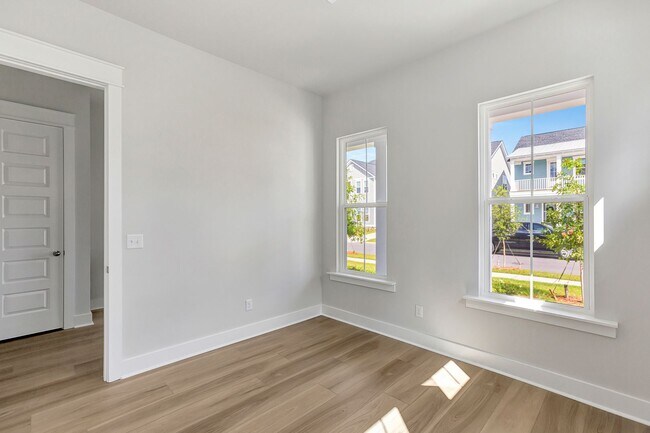 Building Photo - "Resort-Style Living Begins Right at Your ...