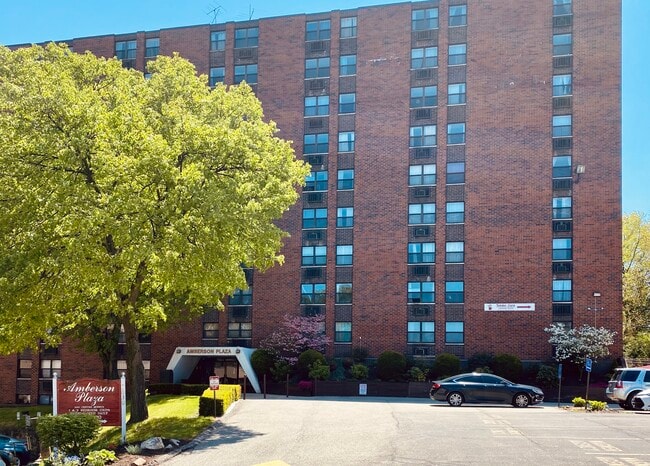 Building Photo - AMBERSON PLAZA