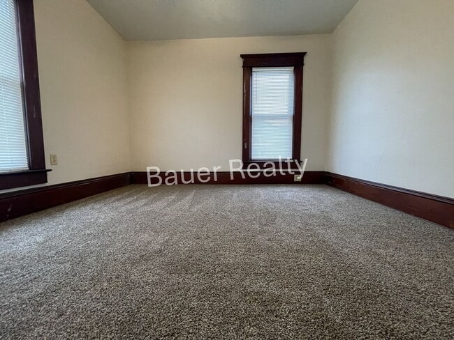 Building Photo - Large Four Bedroom Home