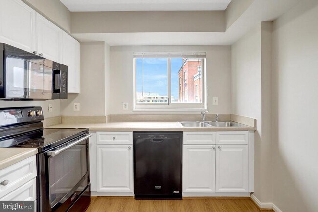 Building Photo - 2151 Jamieson Ave