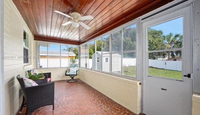 Building Photo - 336 Seaview BCH