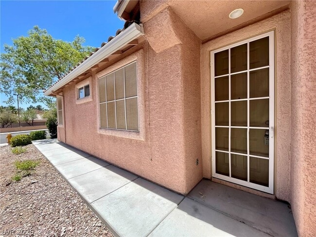 Building Photo - 10546 Big Mill Dr