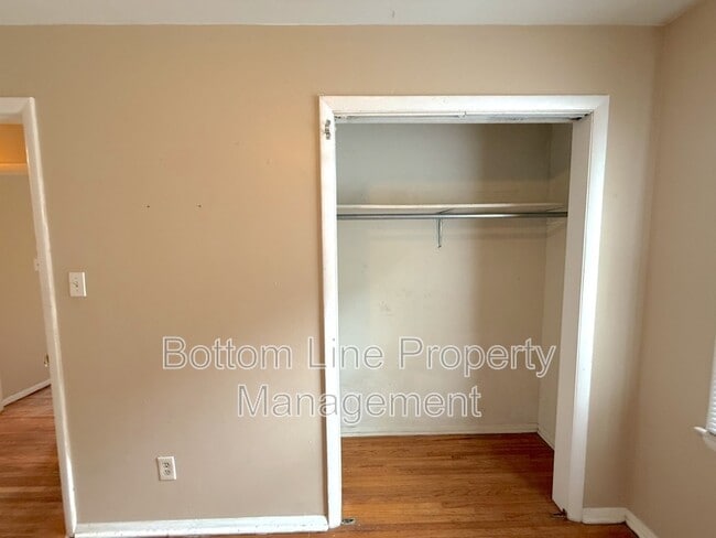 Building Photo - 3432 Sargeant Dr