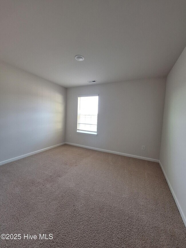 Building Photo - 1213 Fowler Dr