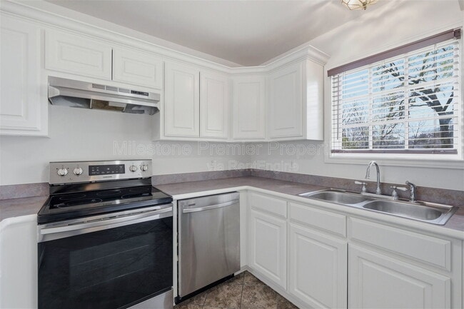 Building Photo - 2418 Loy Lake Rd