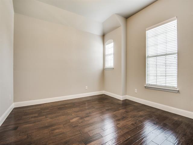 Building Photo - 812 Llano Falls Dr