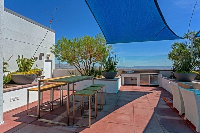 Building Photo - Luxury High-Rise Condo on Downtown Fremont Street!