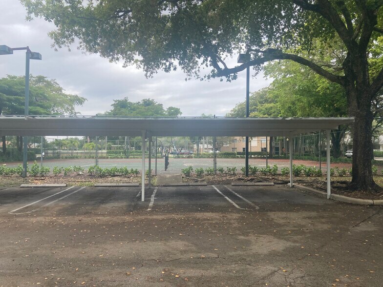 Building Photo - 9777 Westview Dr