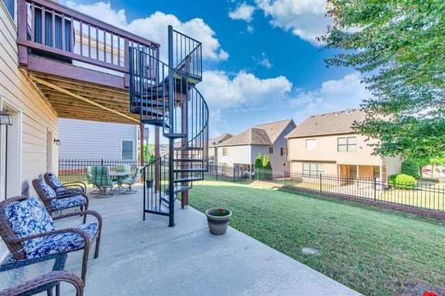 Building Photo - 8580 Village School Dr