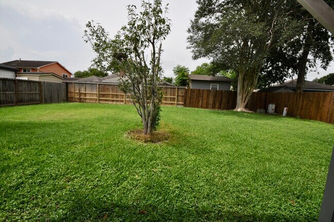 Building Photo - 6822 La Puente Dr