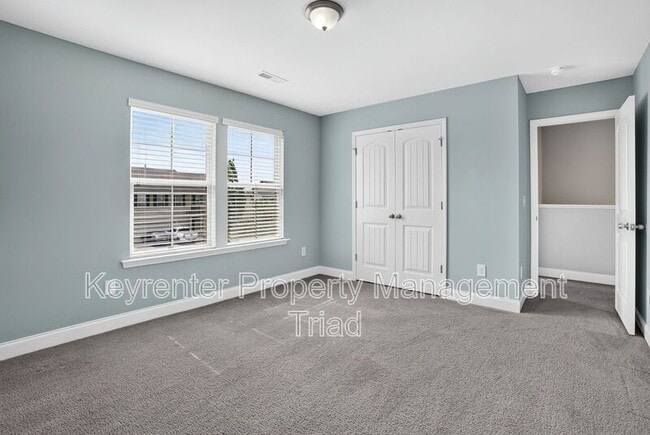 Building Photo - 504 Eagles Wy